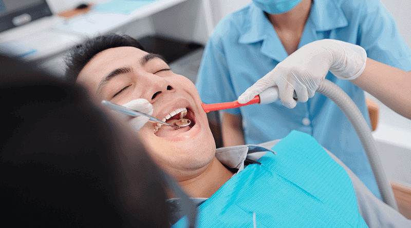 長者常見牙齒問題：裂齒、牙肉收縮 恆常檢查避免問題惡化
