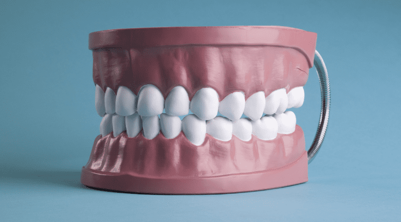 【矯齒】 隱形牙箍服務 事主用牙套後牙齒神經痛牙齦萎縮無牙醫跟 消委會：箍牙屬專業醫學治療
