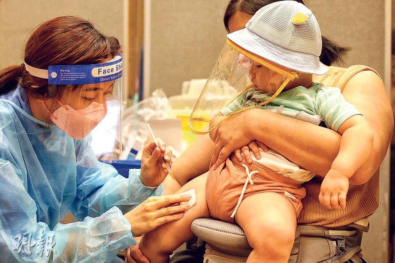 【新冠疫苗】專家不建議兒童溝針 不宜等幼童復必泰 須接種最少兩針疫苗方可防重症