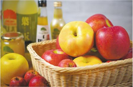 蘋果皮含豐富膳食纖維、抗氧化物 飲蘋果醋要稀釋 避免侵蝕牙齒琺瑯質（食得smart）